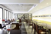 Petit Palace Hotel Tres
