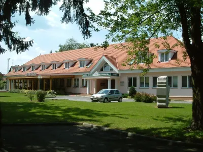 Lipa Hotel es Etterem Hotels in 