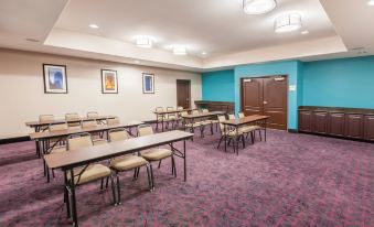 La Quinta Inn & Suites by Wyndham Houston Bush Intl Airpt E