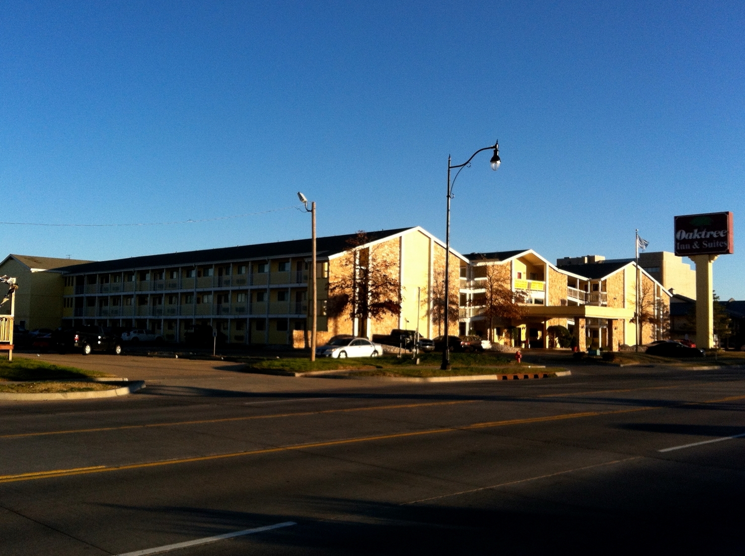 Oaktree Inn and Suites