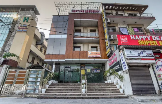 海王星居留 OYO 528 號酒店