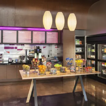 Aloft Boston Seaport District Отели рядом с достопримечательностью «Фанеил Холл Маркетплас»