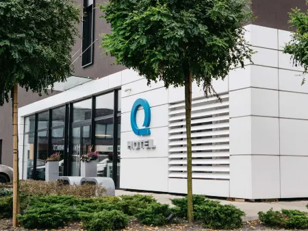 Q Hotel Kraków Отели рядом с достопримечательностью «Галерея польского искусства XIX века»