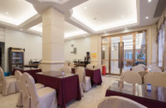 Vienna Hotel (Meizhou West High-speed Railway Station)