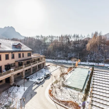 Maple Aroma Valley Hot Spring Resort Hotel