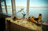 Oyster Point Hotel - breakfast
