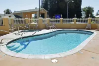 Fairview Inn & Suites Hotels in Windsor