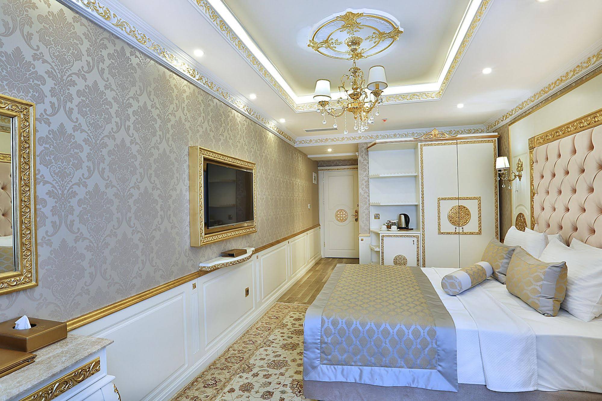 Hotel Emirhan Palace