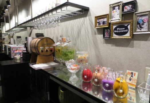 디자인 호텔 W 집 클럽의 세련된 인테리어 이미지