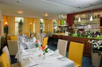 Hotel Central - Breakfast