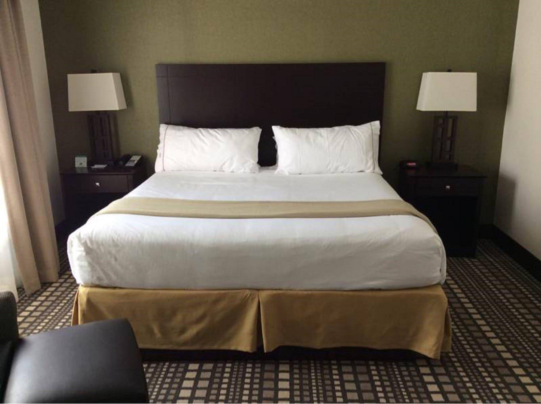 Holiday Inn Express & Suites Geneva Finger Lakes, an Ihg Hotel