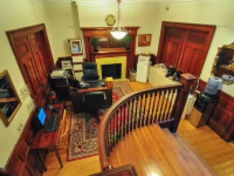 บีคอนอินน์ 1087 โรงแรมในBrookline