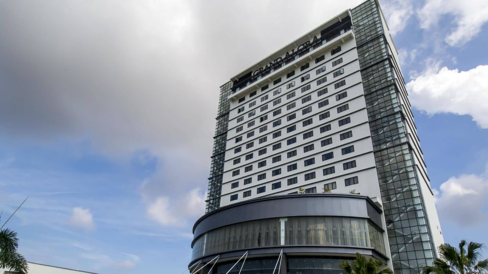 Grand Alora Hotel