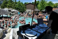 Commodore Resort
