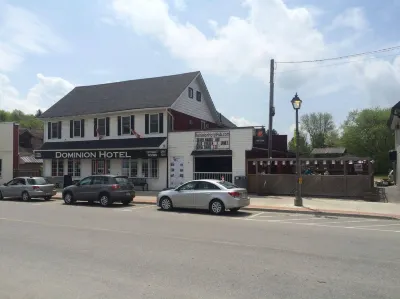 Dominion Hotel Hoteles en Minden Hills