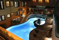 1775 Adriatico Suites - プール