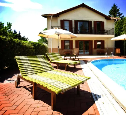 Hullám Villa B&B