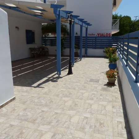 Dedes Apartments