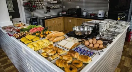 Fullhouse Hoian Отели рядом с достопримечательностью «Statue of Alexandre Yersin‎»