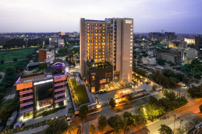 Hyatt Regency Lucknow Hotels near क्स्हेवाहिरे सिटी