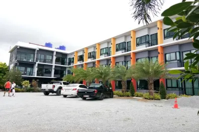 Sor Kor Sor Resort Hotels near Khram Yai Island