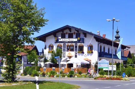Hotel Bavaria Отели рядом с достопримечательностью «Badepark Inzell»
