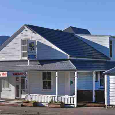 Blue Moon Lodge Hotel Exterior