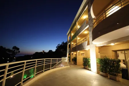 Hôtel et Résidence Costa Rossa Отели рядом с достопримечательностью «Каланки»