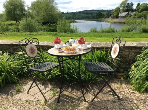 Aberllynfi Riverside Guest House - Park Yeri
