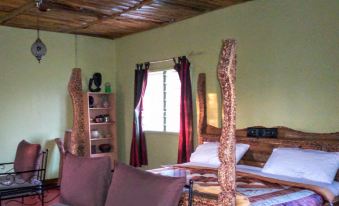Voyager Equator Lodge - Housity