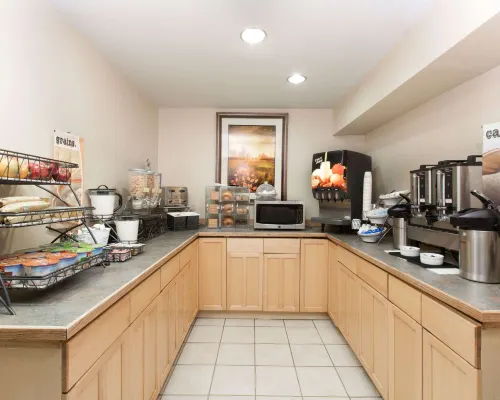 Baymont Inn & Suites by Wyndham Anchorage Airport تناول الطعام Photos