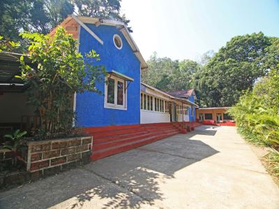 Hotel Exterior Wild Flower Photo