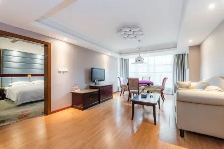 Pengcheng International Hotel Отели рядом с достопримечательностью «Nan Mountain Park»