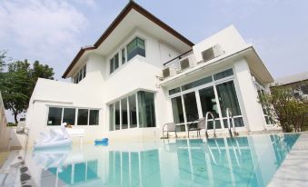 Anb Pool Villa 4Br Beachfront in Pattaya