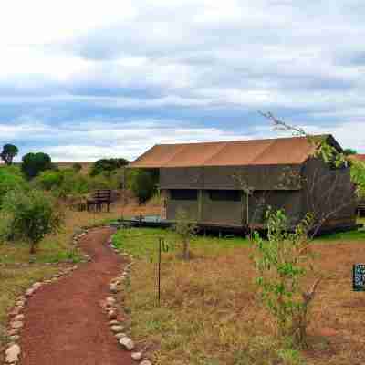 Julia's River Camp Hotel Exterior