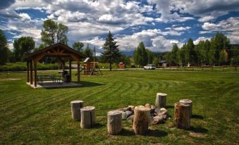 High Creek Lodge and Cabins