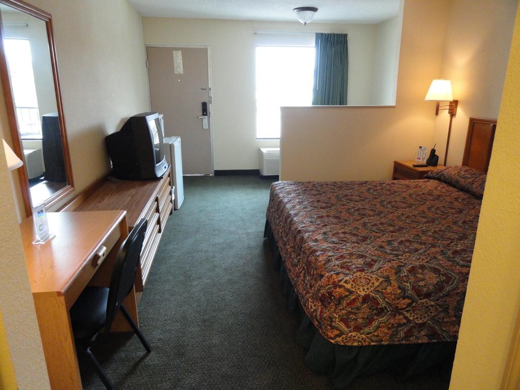 Travelers Inn & Suites