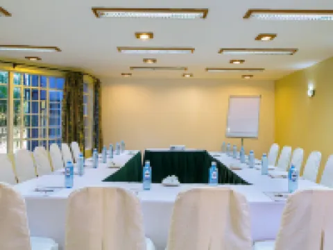 ルケニヤ ゲートウェイ アティ・リバーのホテル