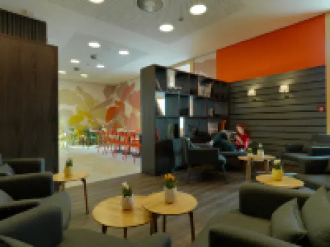 โรงแรมเวสต์ ฮอล - ที่มีที่จอดรถ