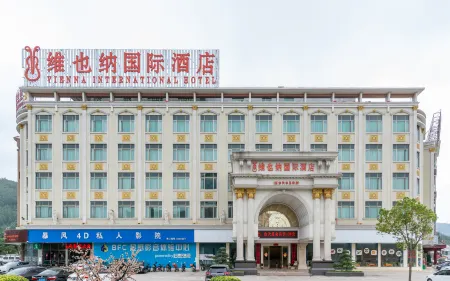 Vienna International Hotel (Huidong High-Speed Railway Station & People's Hospital Branch)