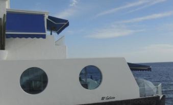 Luxury Sea Front Caleton 40