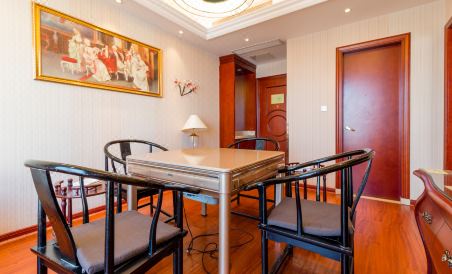 Suitetrails - Vienna International Hotel (Nanchang honggutan Xinjian Center)