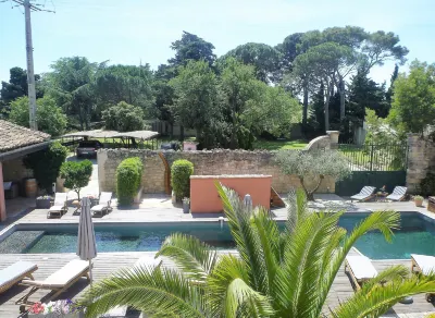 Le Mas de Gleyzes - Charme Authentique & Détente Avec Piscine Hotels in Remoulins