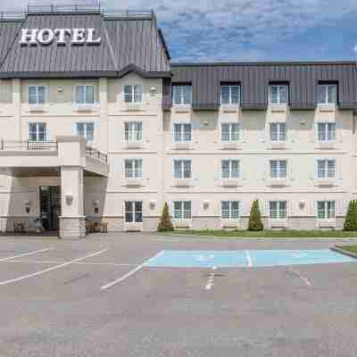 Comfort Inn & Suites Hotel Exterior