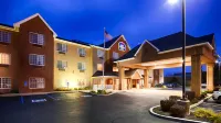 Best Western Plus Fort Wayne Inn  Suites North โรงแรมในChurubusco