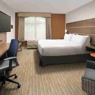 Holiday Inn Express & Suites Baltimore - BWI Airport North Rooms