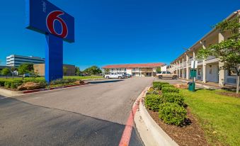 Motel 6 Dallas, TX - Farmers Branch