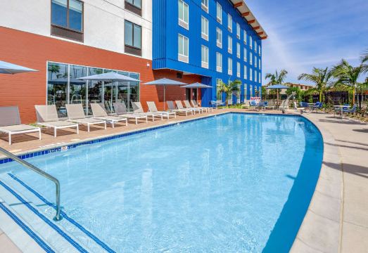 3. 햄프턴 인 & ..