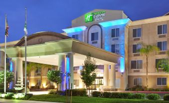 Holiday Inn Express & Suites Fresno (River Park) Hwy 41