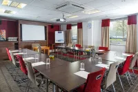 Holiday Inn Express Milton Keynes Hôtels à : Campbell Park